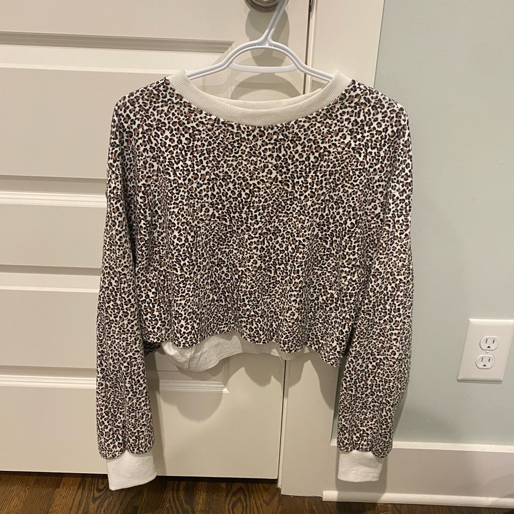 Cropped long sleeve cheetah shirt